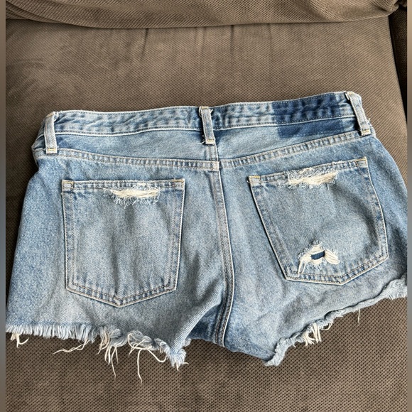 Abercrombie and Fitch low rise denim shorts size 28 - Picture 2 of 3